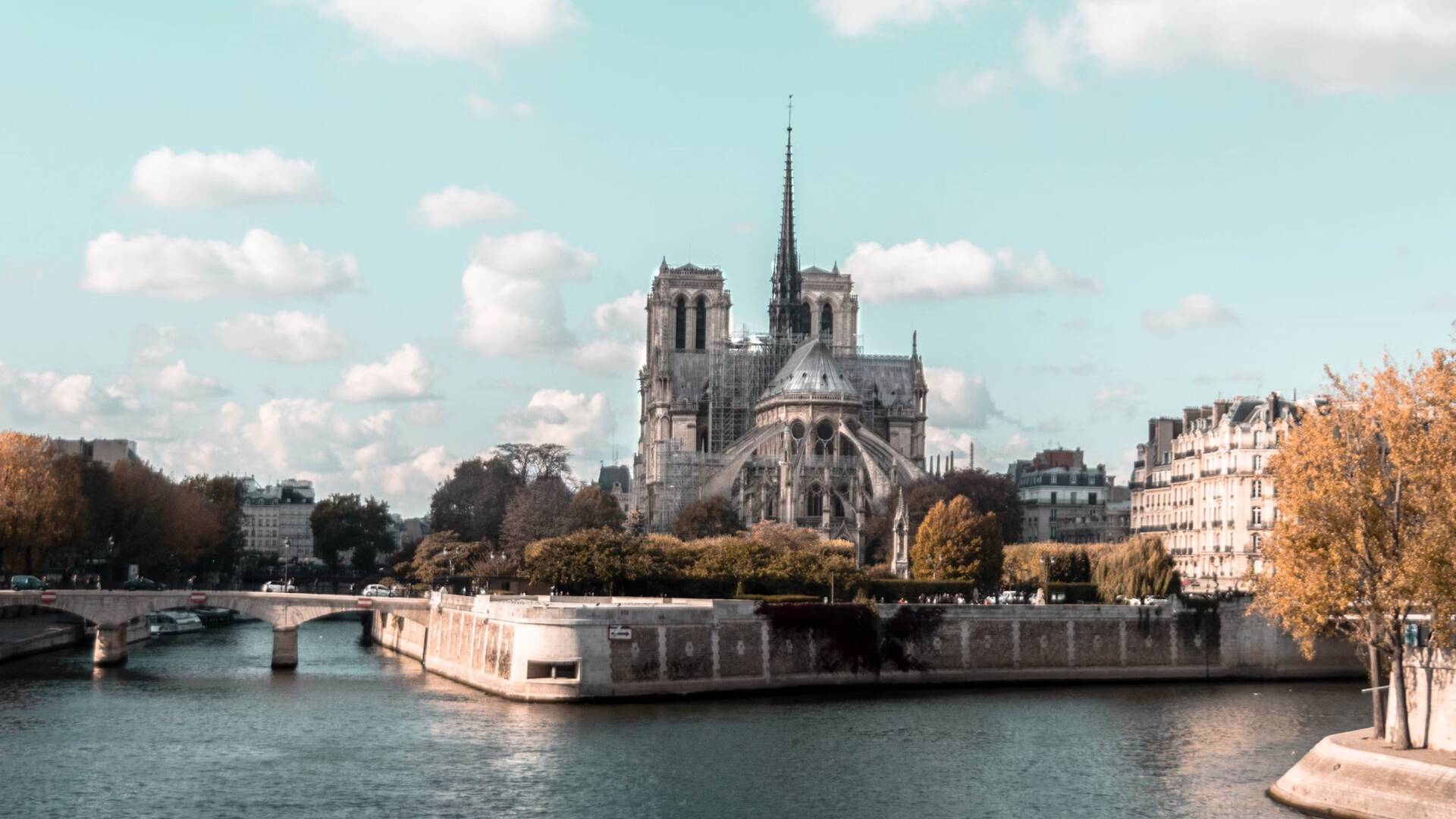 Francia: Notre Dame: La increíble carrera contra el infierno