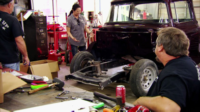 Misfit Garage, Season 3: El Ford Custom del 56 de Sue Parte 1